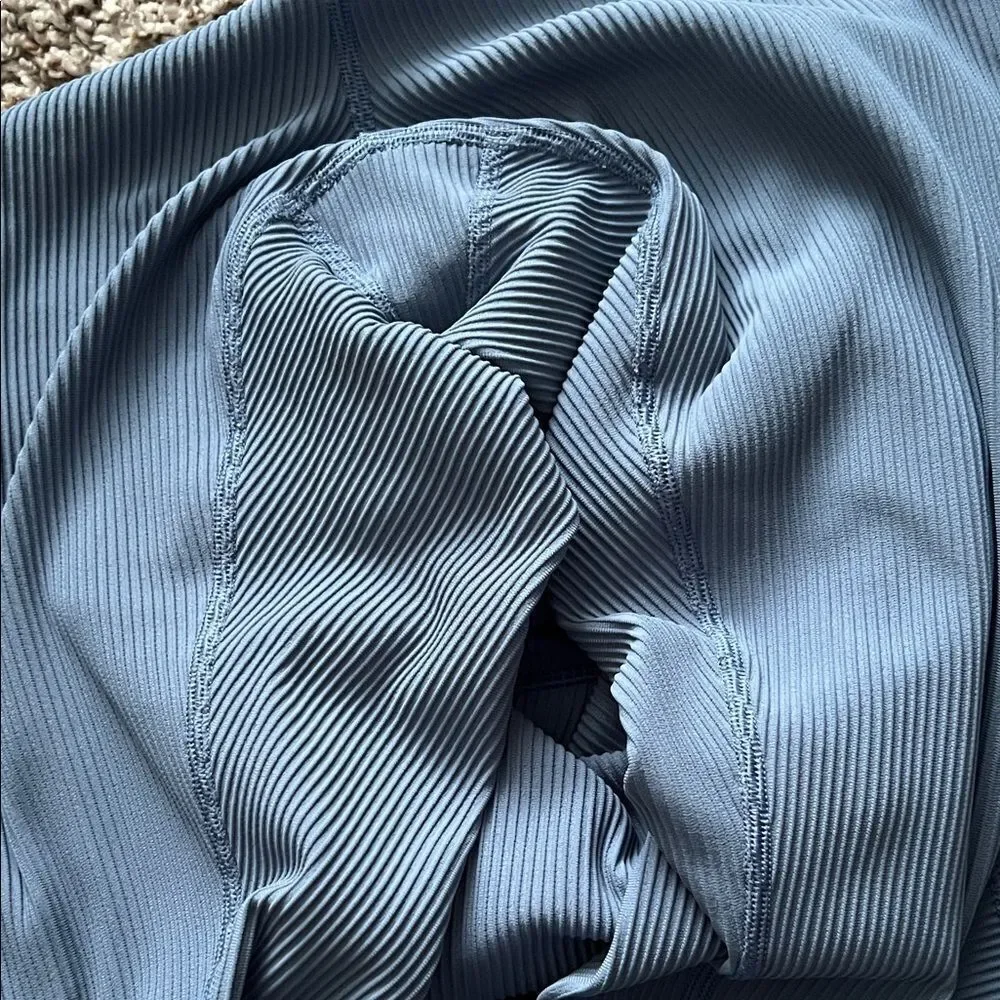 Like New! Athleta Elation Rib Tight Blue Leggings in Size M